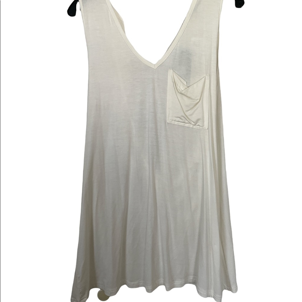 Very J. Sleeveless V-Neck Tank Cream Color Size Large